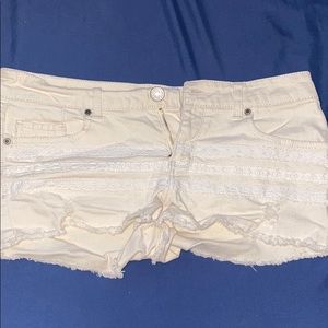 SO size 11 cream lace Shorts